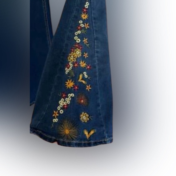 NWT BAMBOO Blue Flare Jeans with Intricate Embroidered Flowers Hearts - Picture 2 of 11